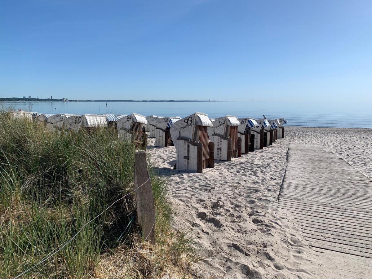 Happy Place Mit Sonnen-Balkon Und Stellplatz Nur 400 M Zum Strand Scharbeutz Exterior photo